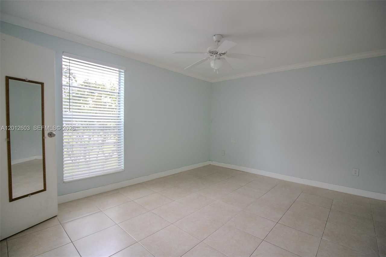 10365 N Kendall Dr #D1 - Photo 6 of 12