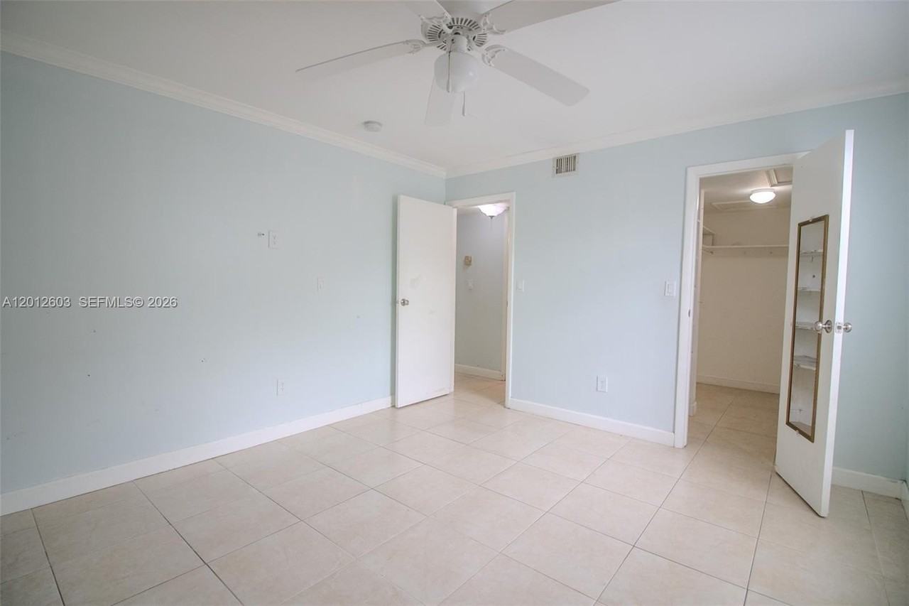 10365 N Kendall Dr #D1 - Photo 7 of 12