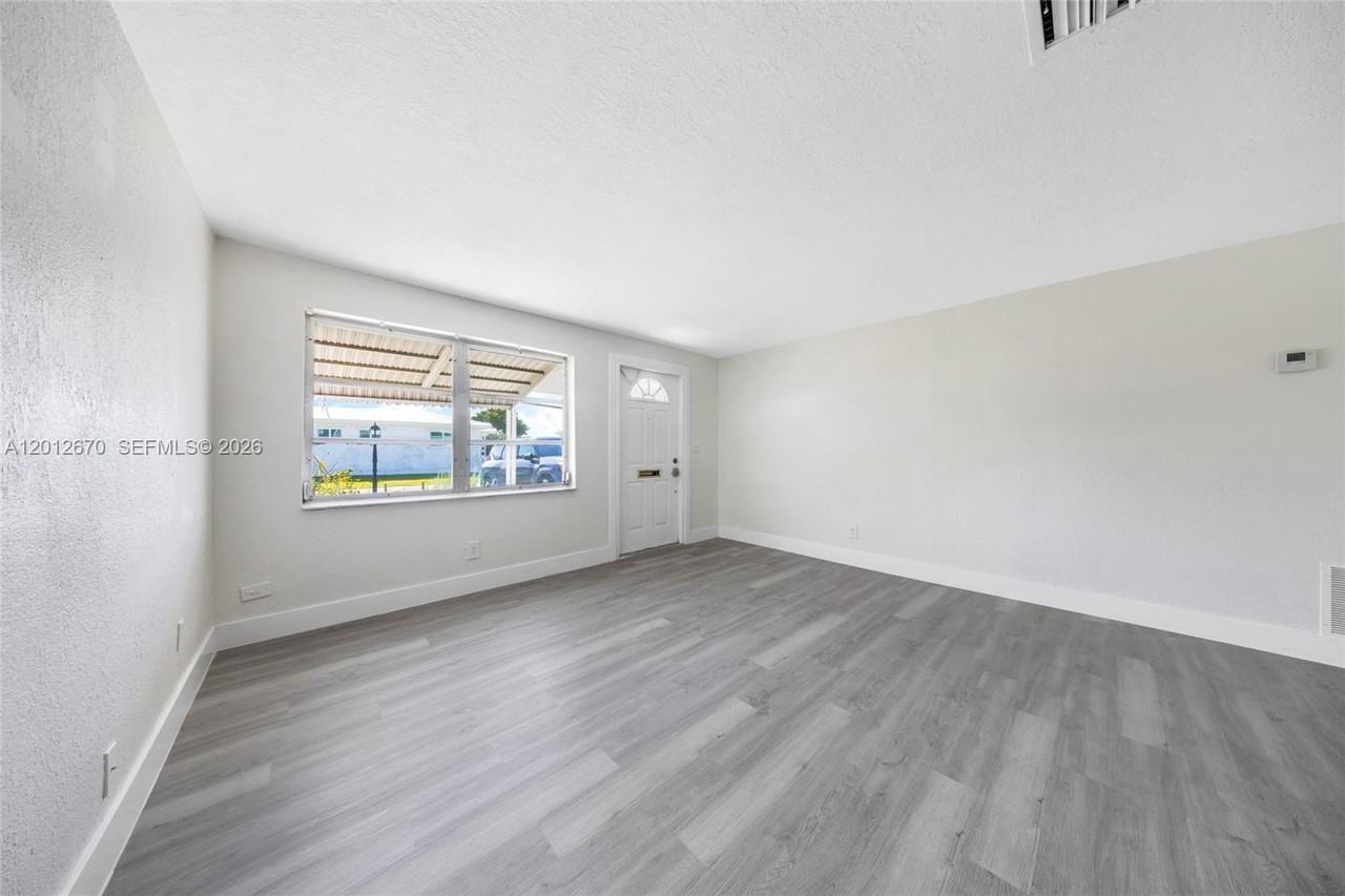 2520 Nw 2nd Dr - Photo 5 of 26