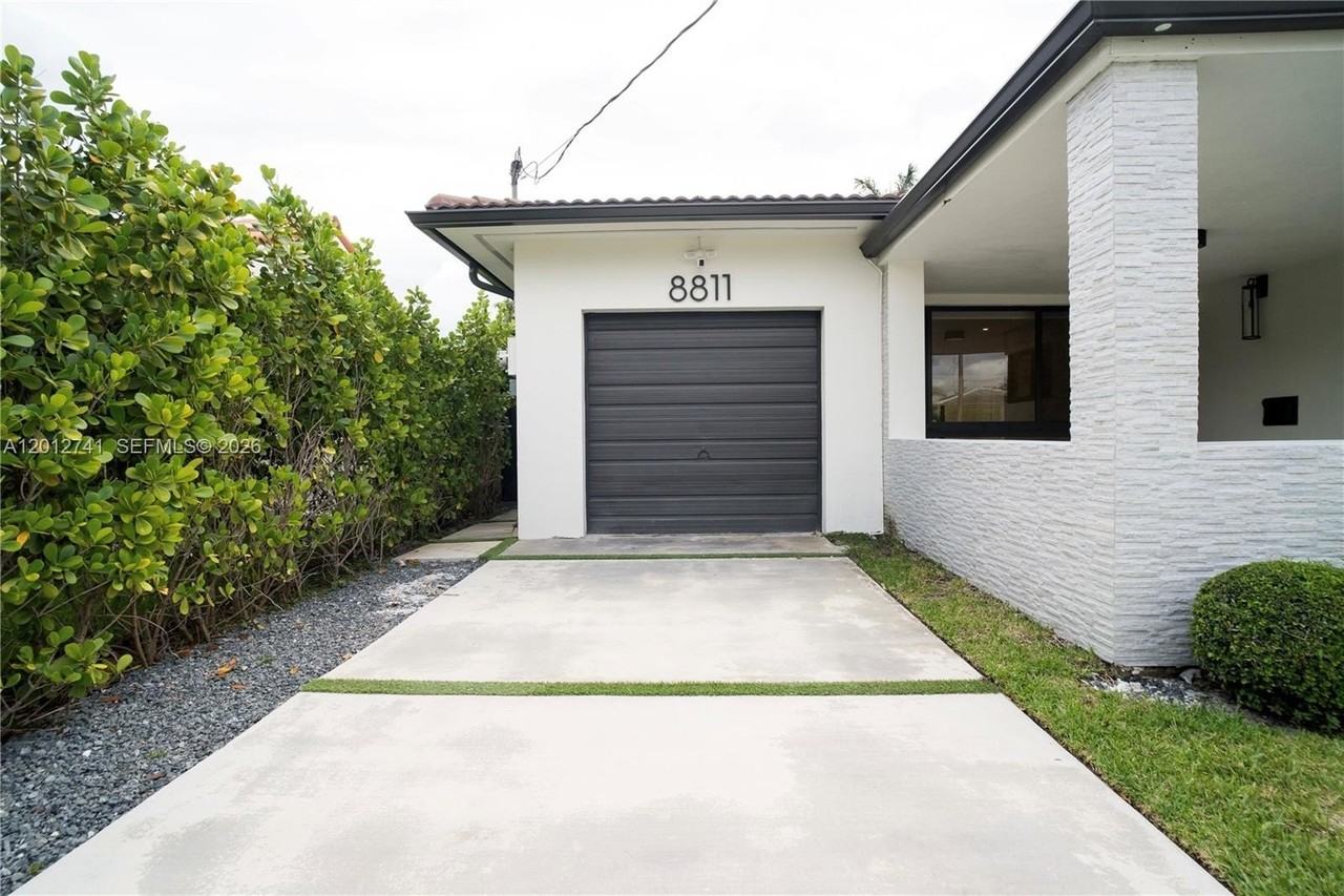 8811 Carlyle Ave - Photo 4 of 50