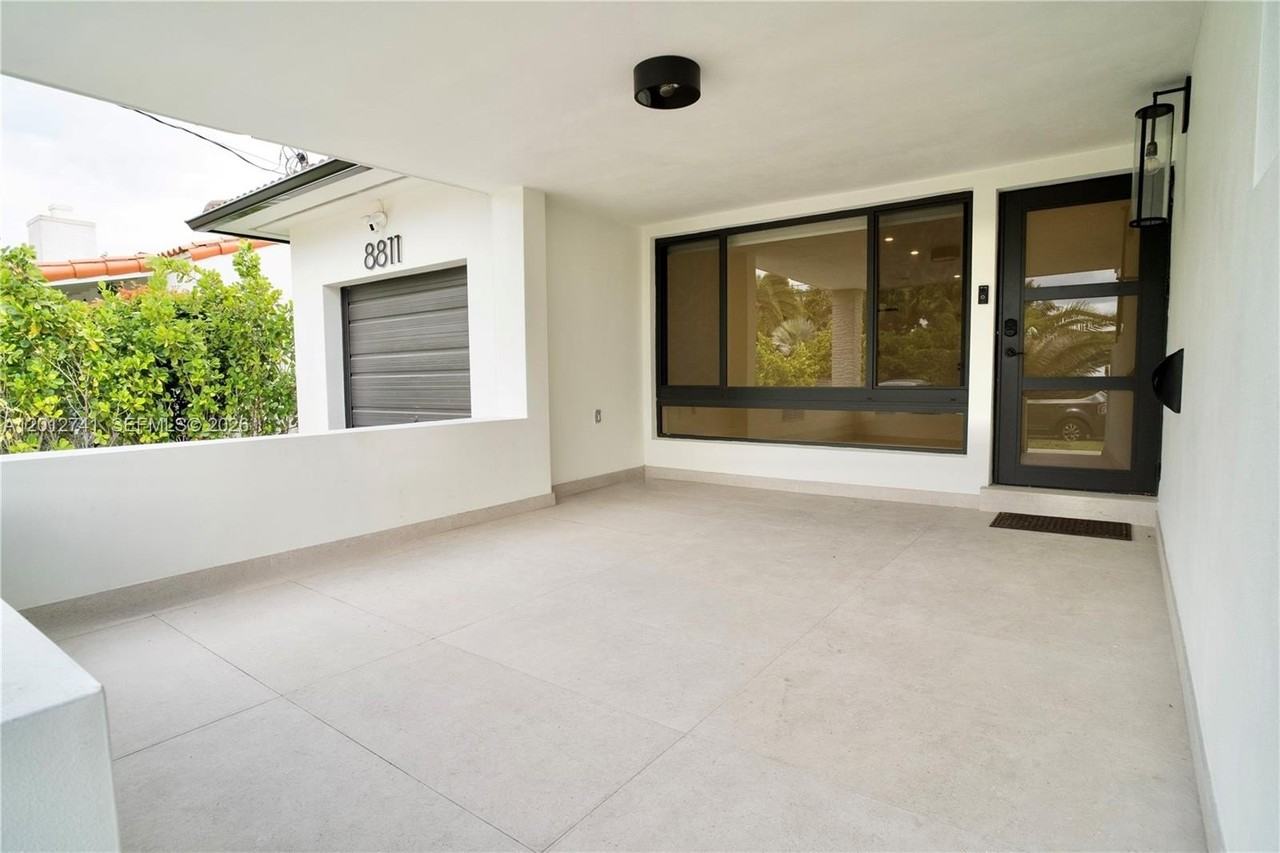 8811 Carlyle Ave - Photo 6 of 50
