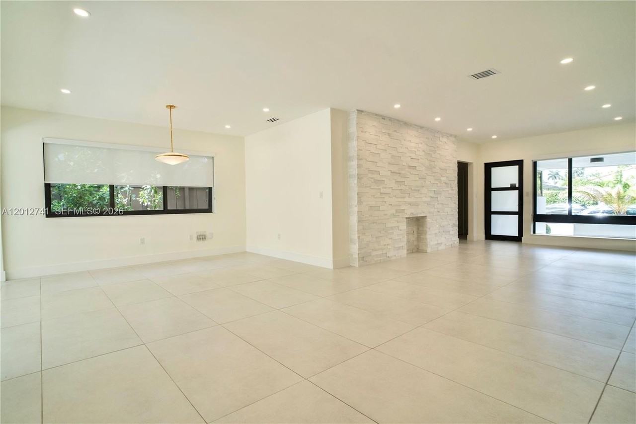 8811 Carlyle Ave - Photo 7 of 50