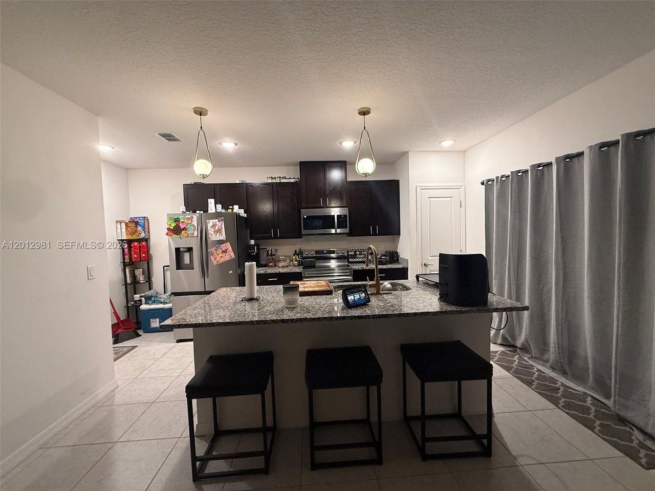 1557 Sw Dycus Ave - Photo 3 of 16