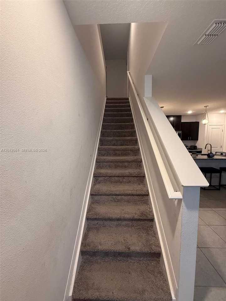 1557 Sw Dycus Ave - Photo 6 of 16