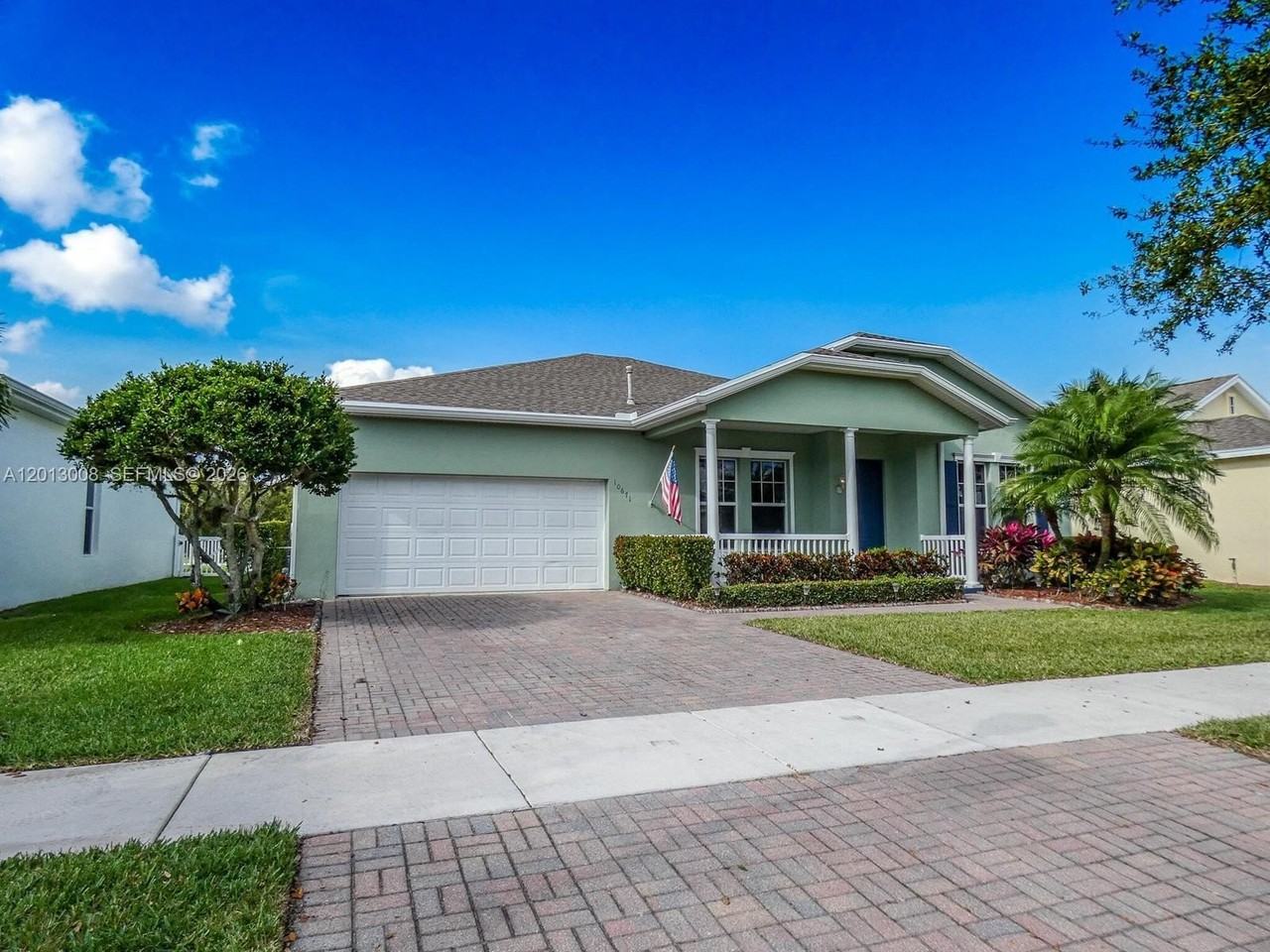 10671 Sw Waterway Ln - Photo 2 of 23