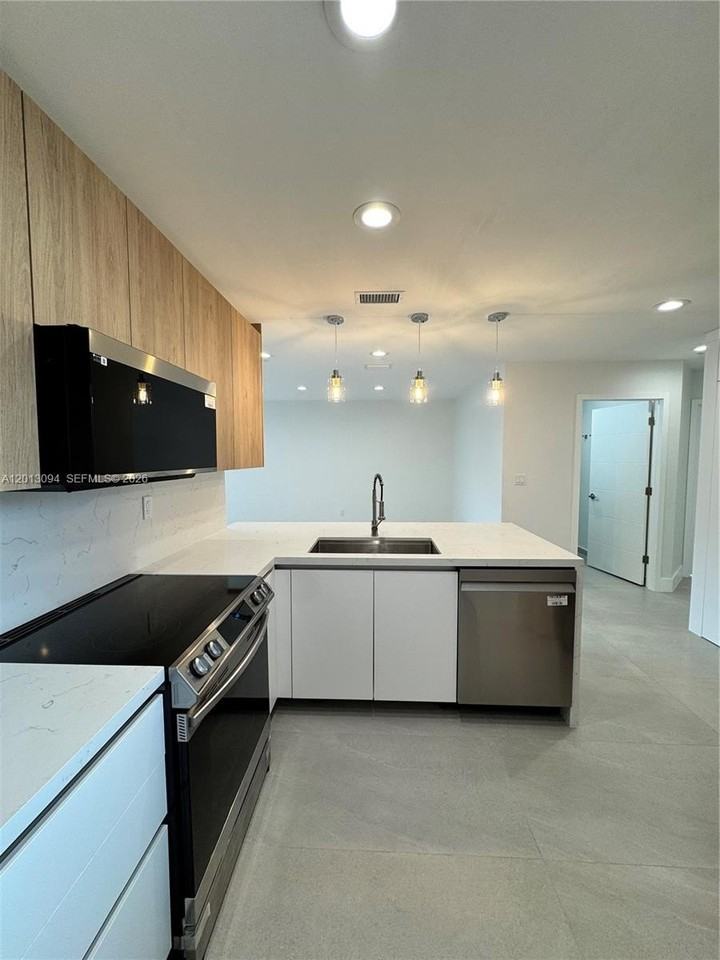 4708 Nw 114th Ave #204-3 - Photo 2 of 25