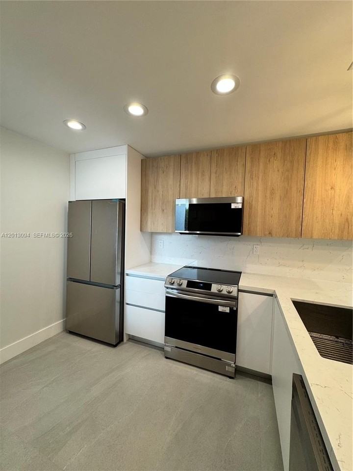 4708 Nw 114th Ave #204-3 - Photo 3 of 25