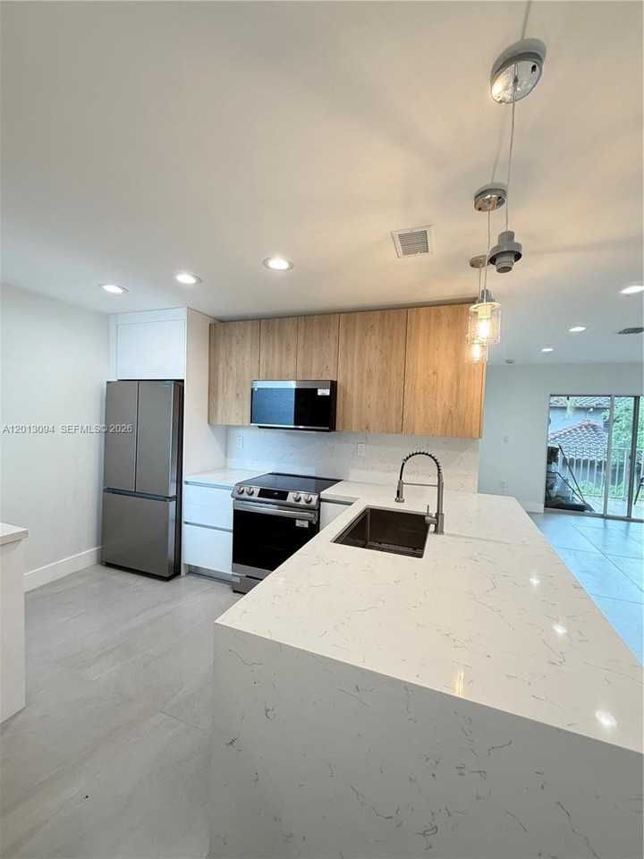 4708 Nw 114th Ave #204-3 - Photo 4 of 25