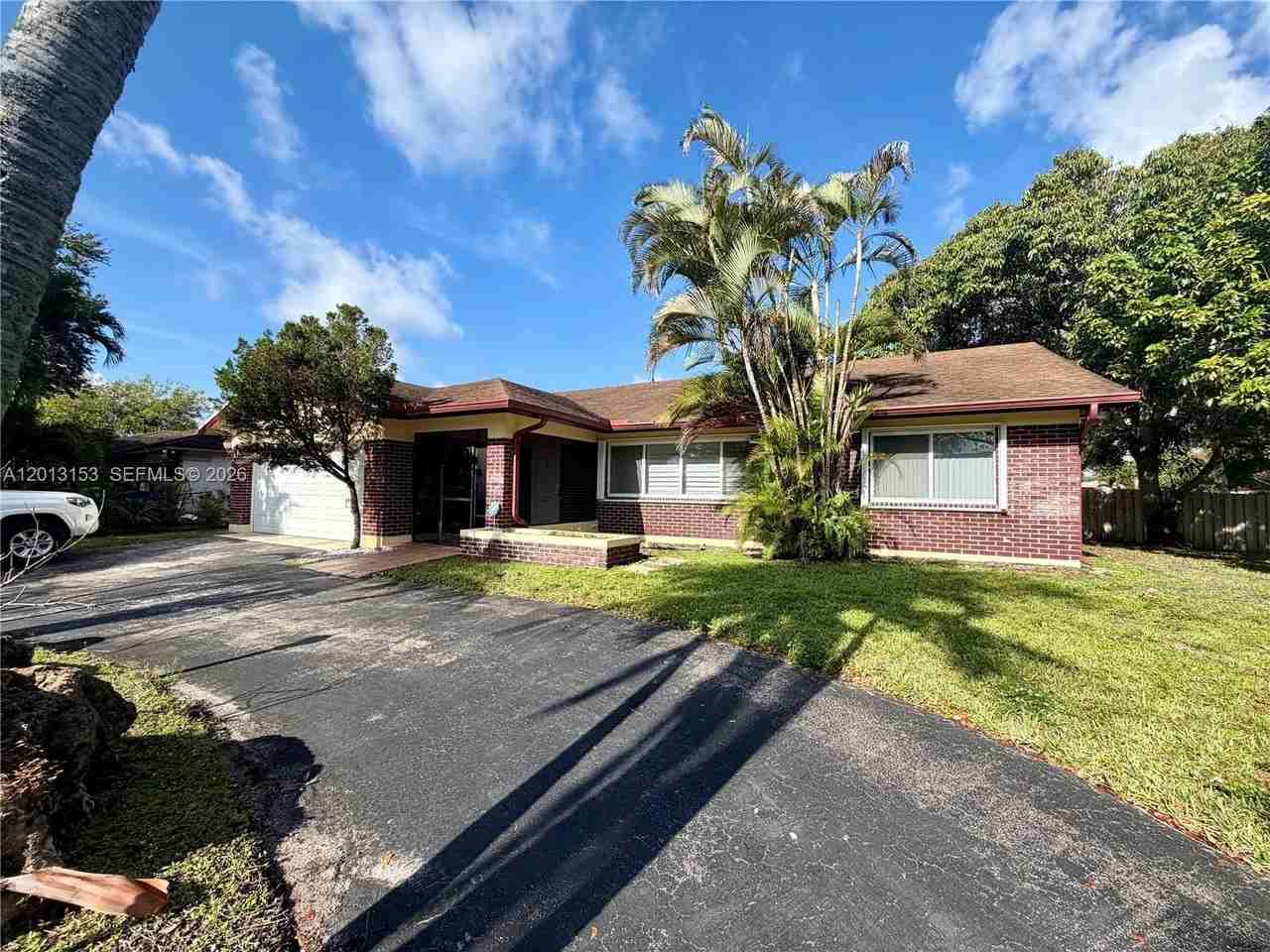 5501 Sw 118th Ave - Photo 2 of 10