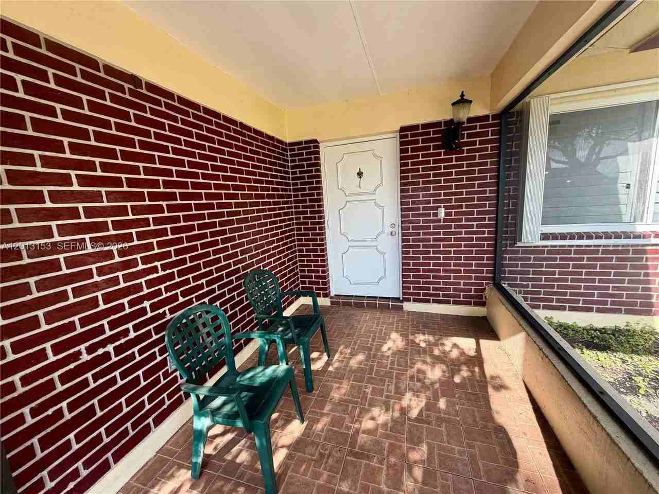 5501 Sw 118th Ave - Photo 3 of 10