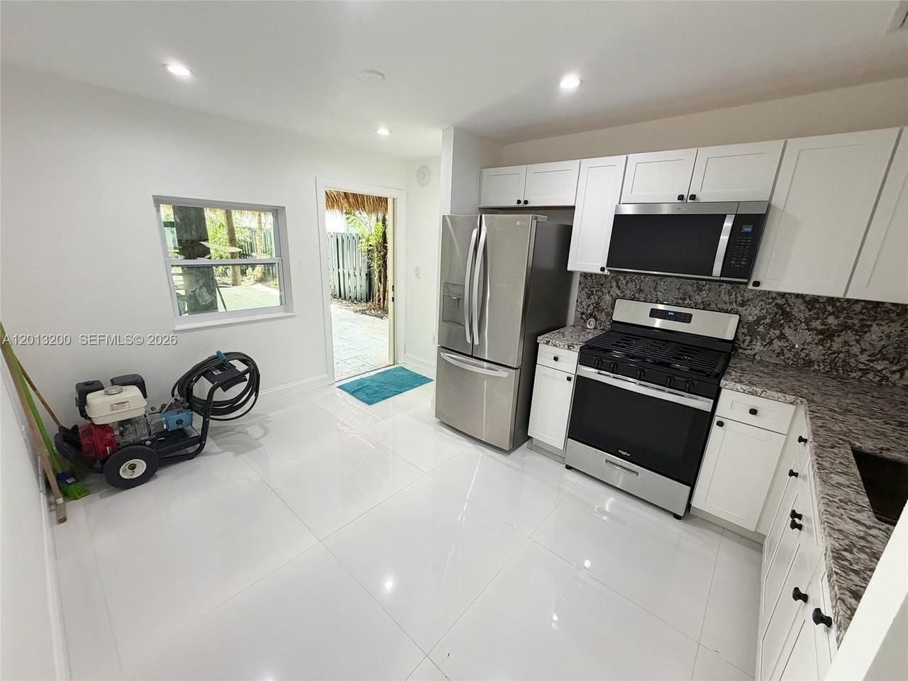 214 Ne 108th St - Photo 4 of 15