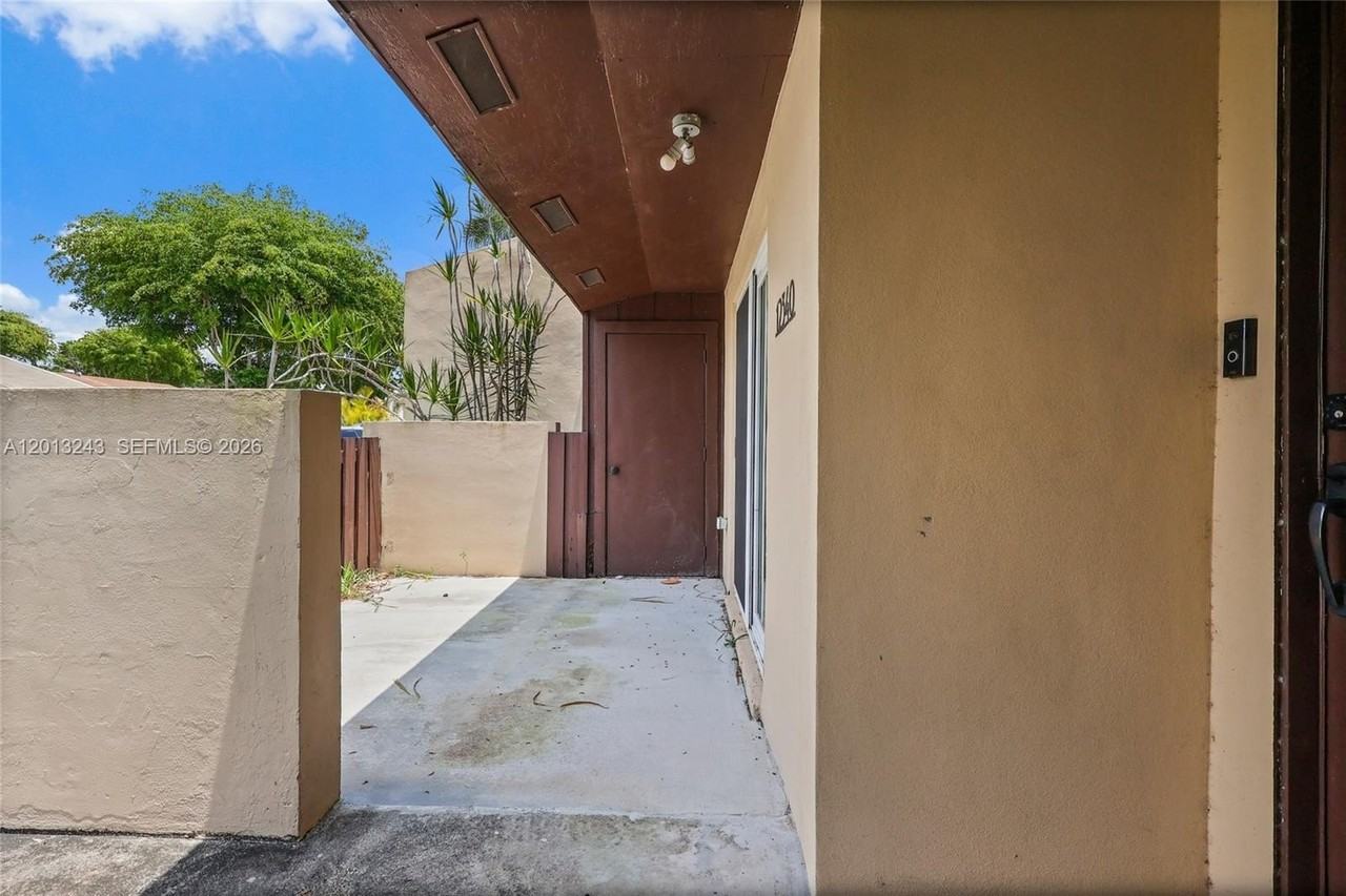 12340 Sw 115th Ter #0 - Photo 3 of 24