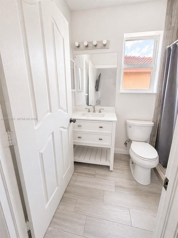 993 Ne 3rd Ave - Photo 6 of 16