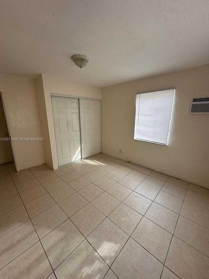 756 Nw 5th St #1S - Photo 2 of 8