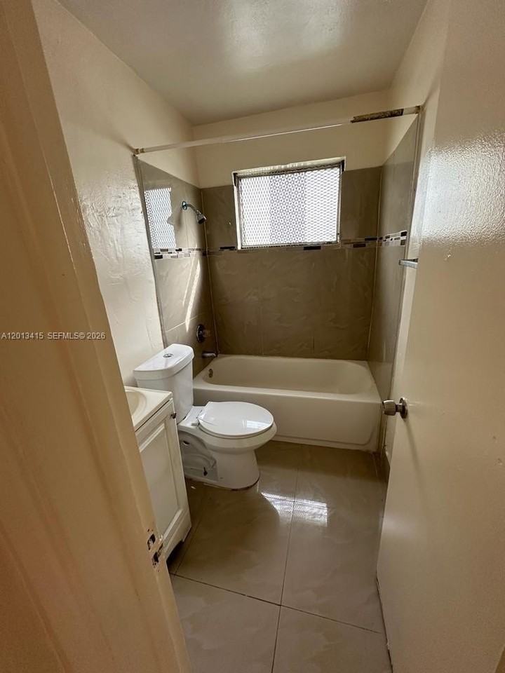 756 Nw 5th St #1S - Photo 4 of 8