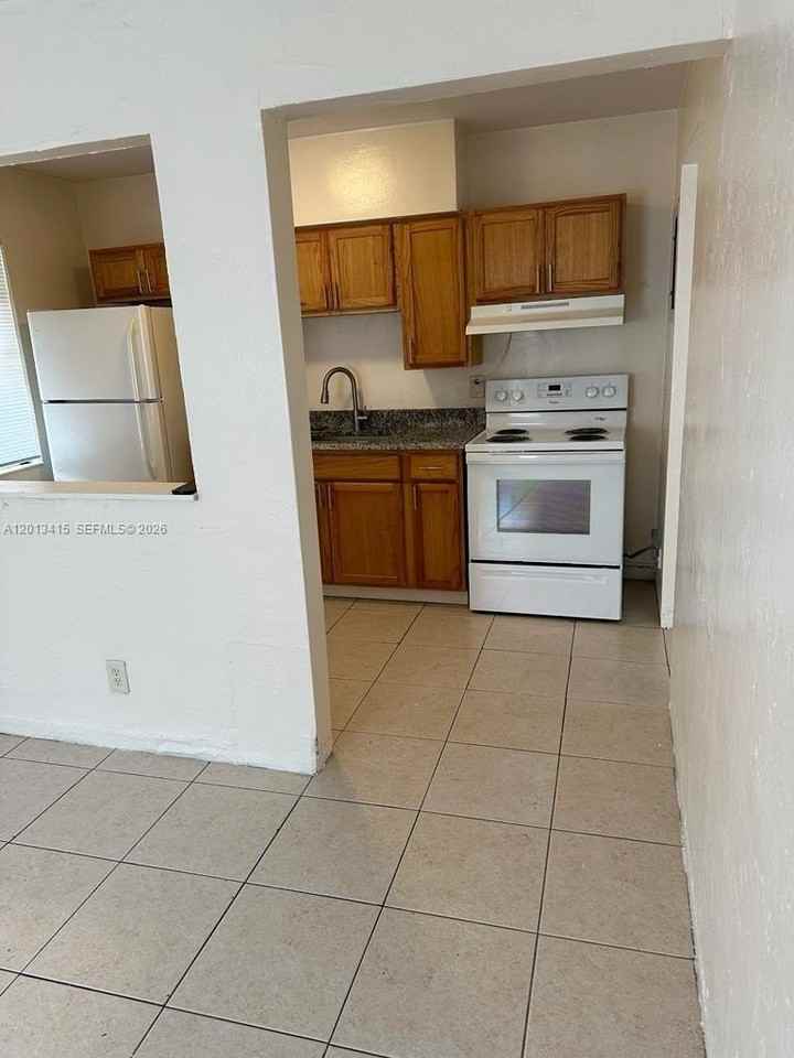 756 Nw 5th St #1S - Photo 7 of 8