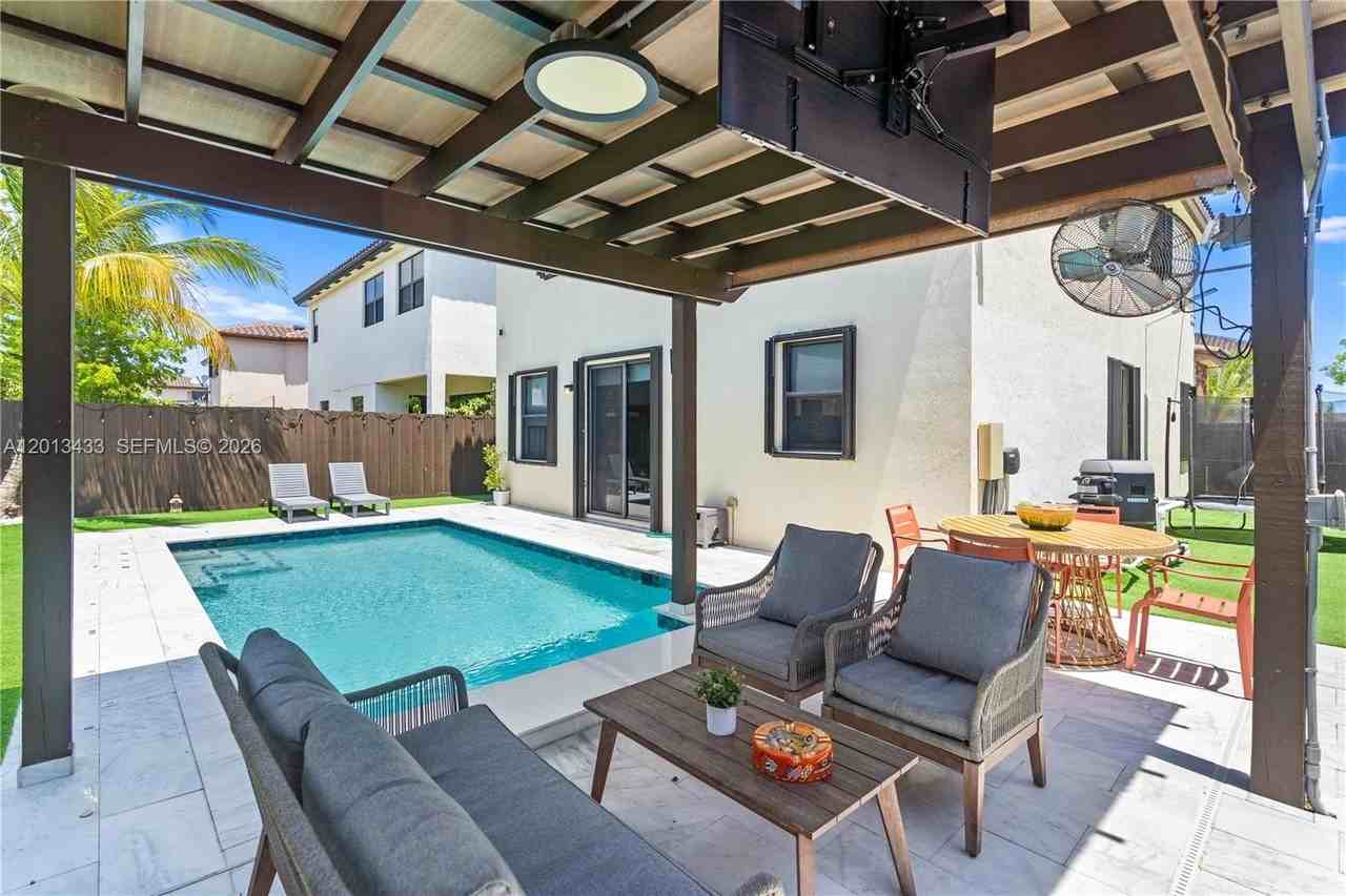 25232 Sw 117th Pl #0 - Photo 4 of 35
