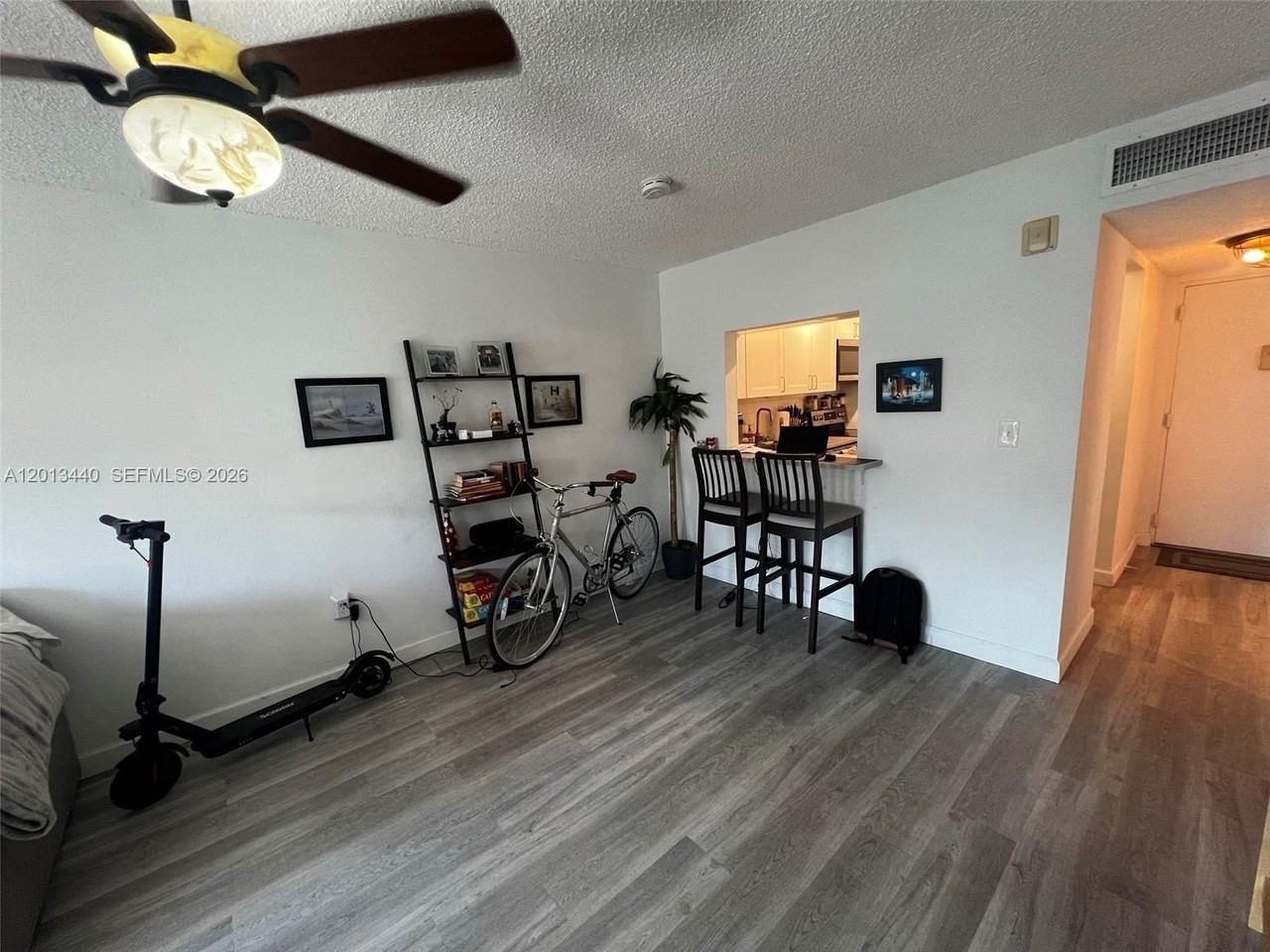 950 Euclid Ave #211 - Photo 3 of 9