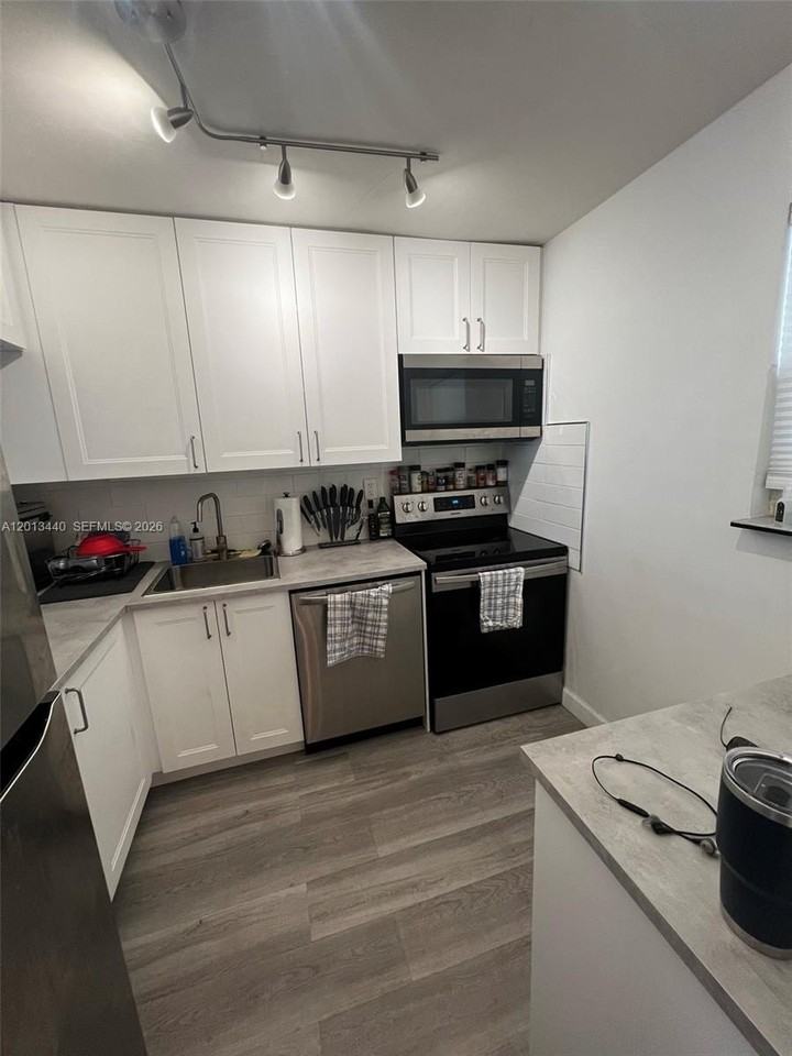 950 Euclid Ave #211 - Photo 4 of 9