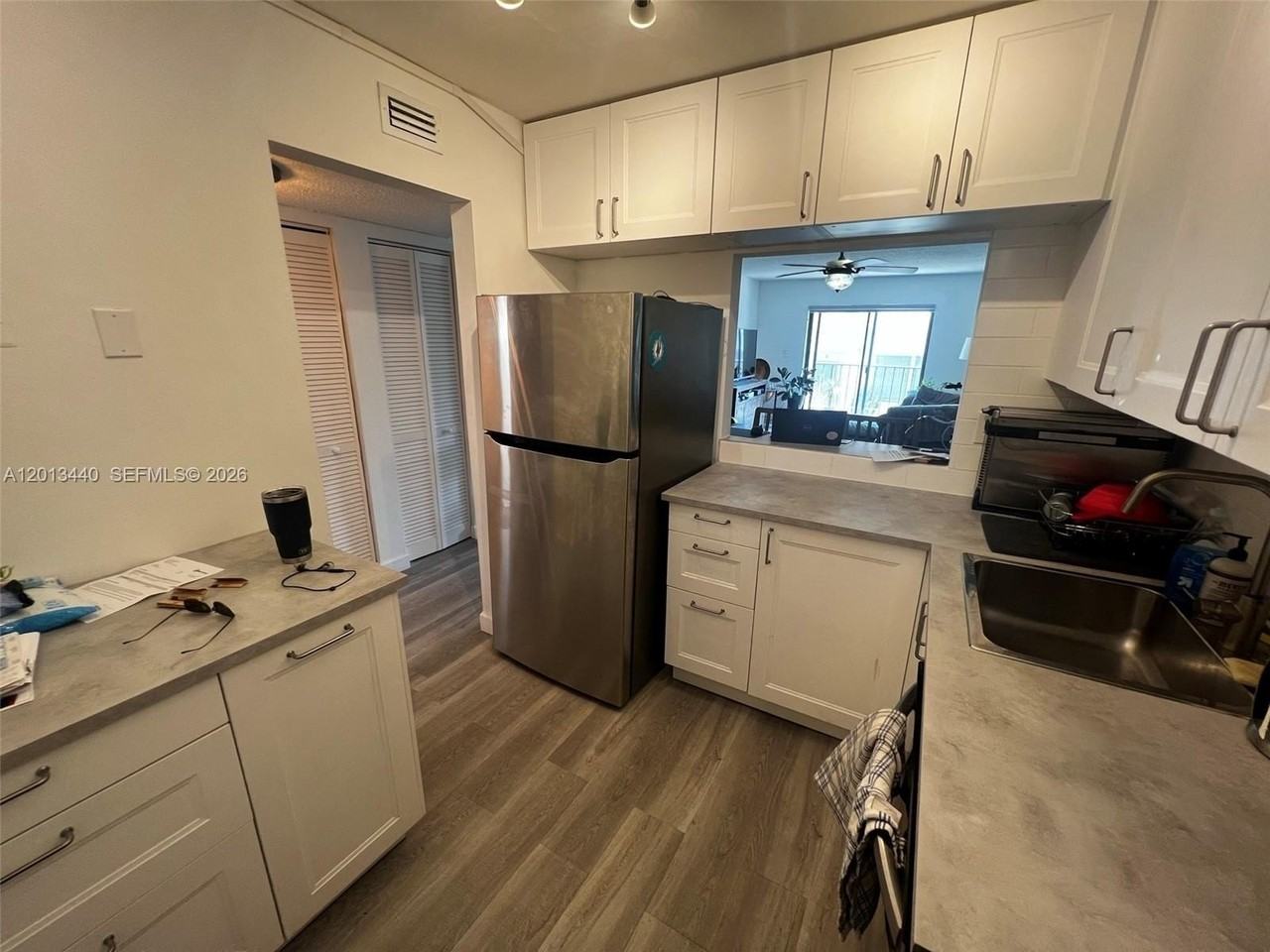 950 Euclid Ave #211 - Photo 5 of 9