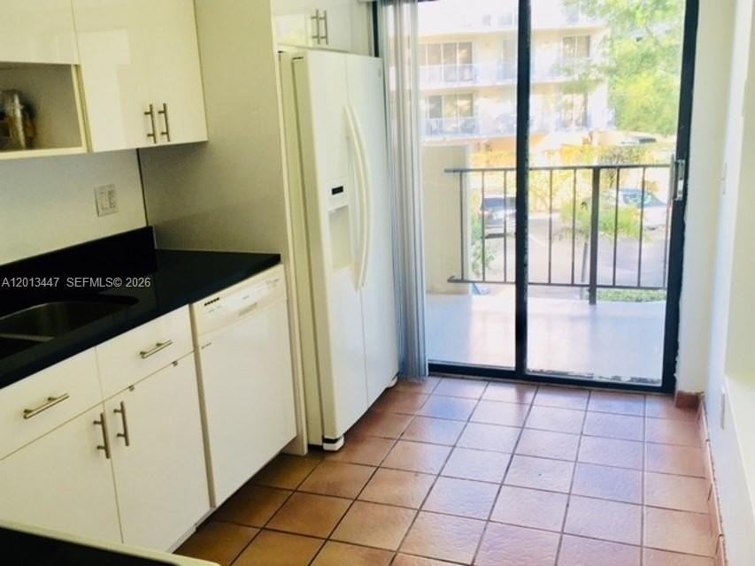 77 Crandon Blvd #2E - Photo 6 of 11