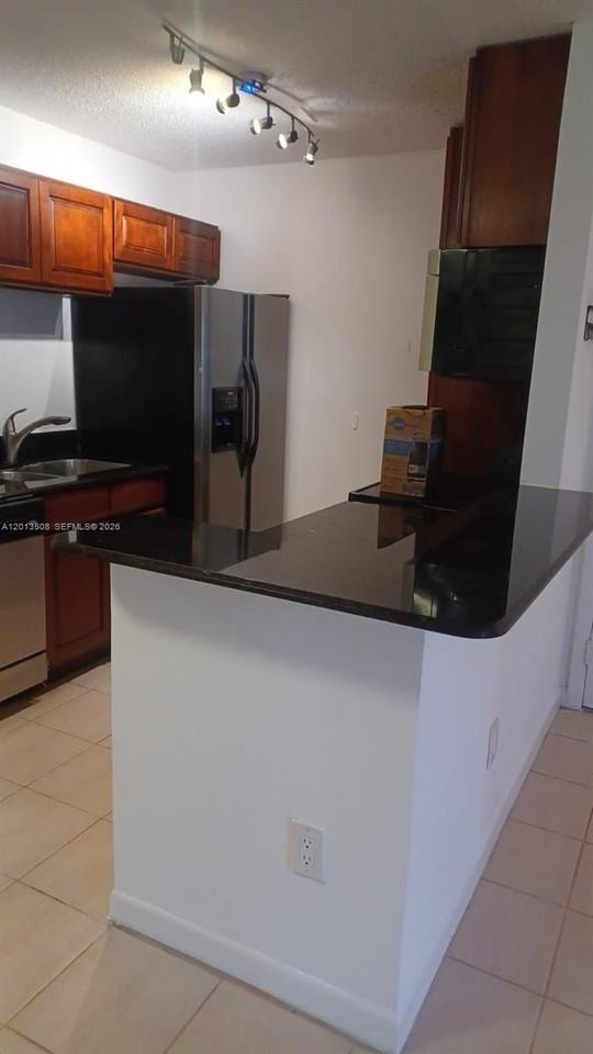 809 Ne 199th St #105-7 - Photo 3 of 15