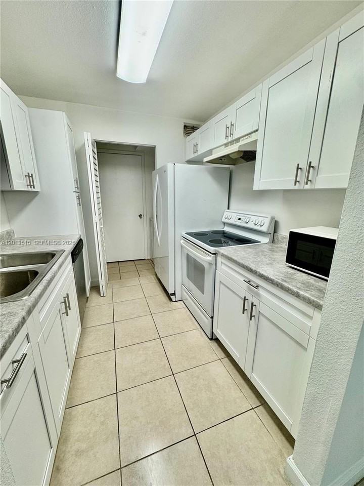 4044 Nw 87th Ave #4044 - Photo 3 of 22