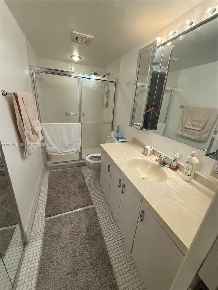 4401 Martinique Ct #B2 - Photo 5 of 10