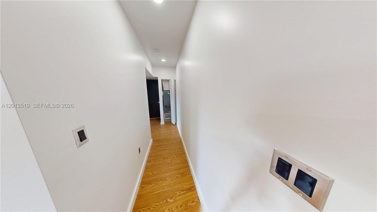 516 Nw 2nd Ave #2 - Photo 3 of 10