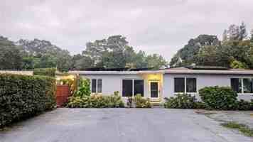 featured image of 830 Ne 159th St
