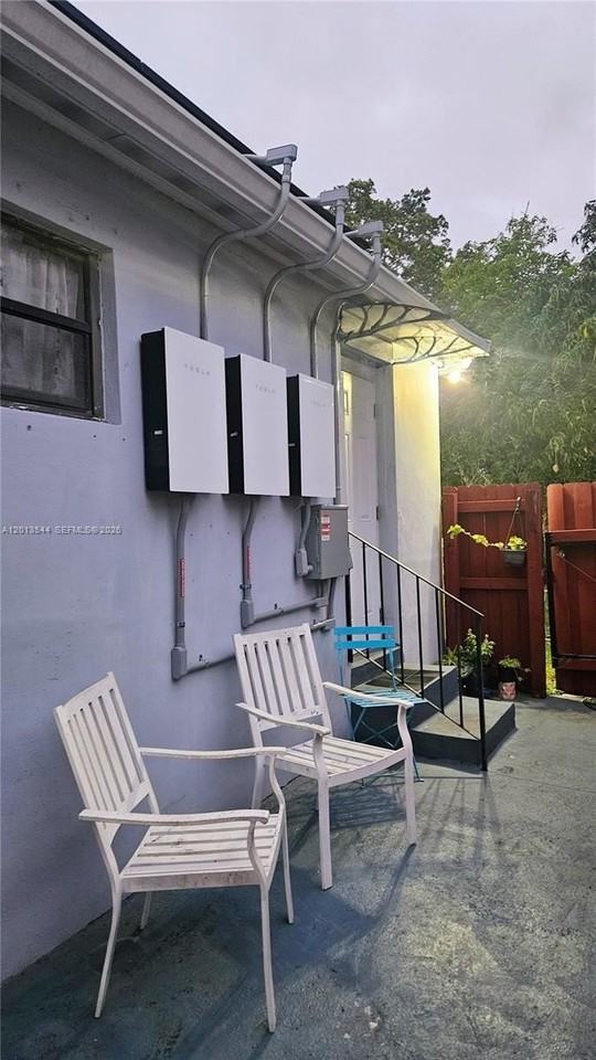 830 Ne 159th St - Photo 3 of 11