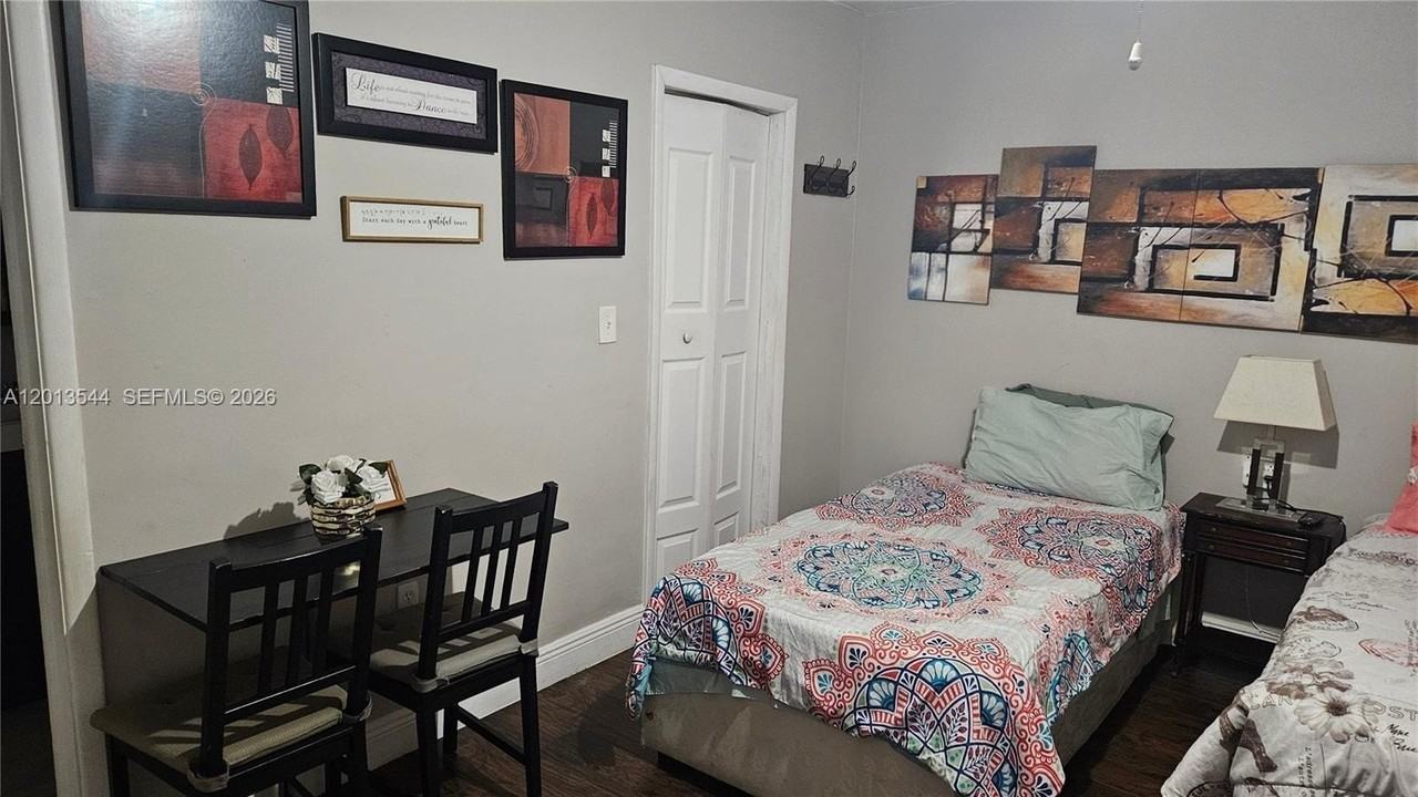 830 Ne 159th St - Photo 5 of 11