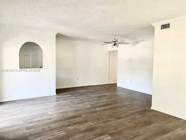 517 Menendez Ave - Photo 5 of 40
