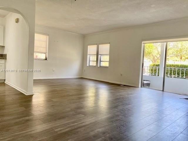 517 Menendez Ave - Photo 7 of 40