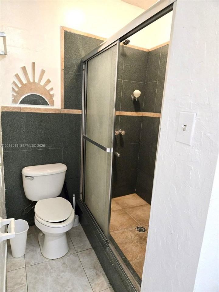 4610 Sw 40th St #1 - Photo 6 of 6