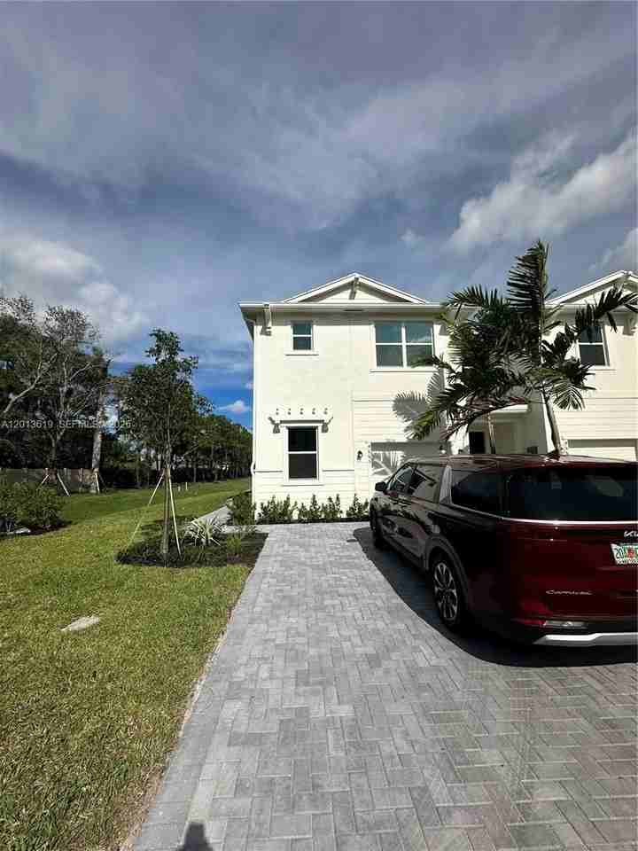 4665 Meyerson Pl - Photo 3 of 32