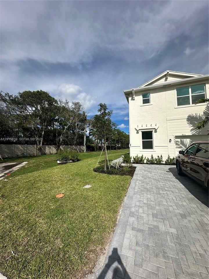 4665 Meyerson Pl - Photo 4 of 32