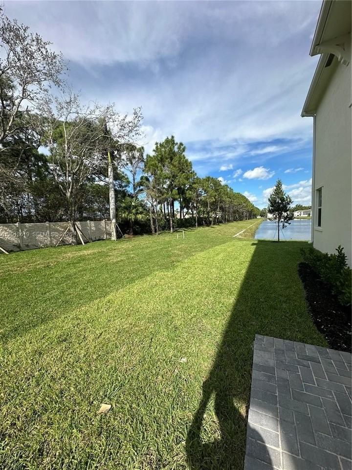 4665 Meyerson Pl - Photo 6 of 32