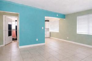 featured image of 1001 Ne 10th St #2