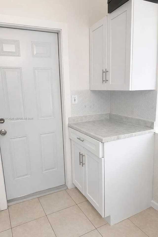 1001 Ne 10th St #2 - Photo 3 of 8