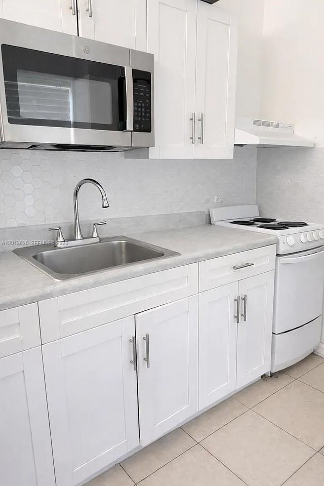 1001 Ne 10th St #2 - Photo 5 of 8