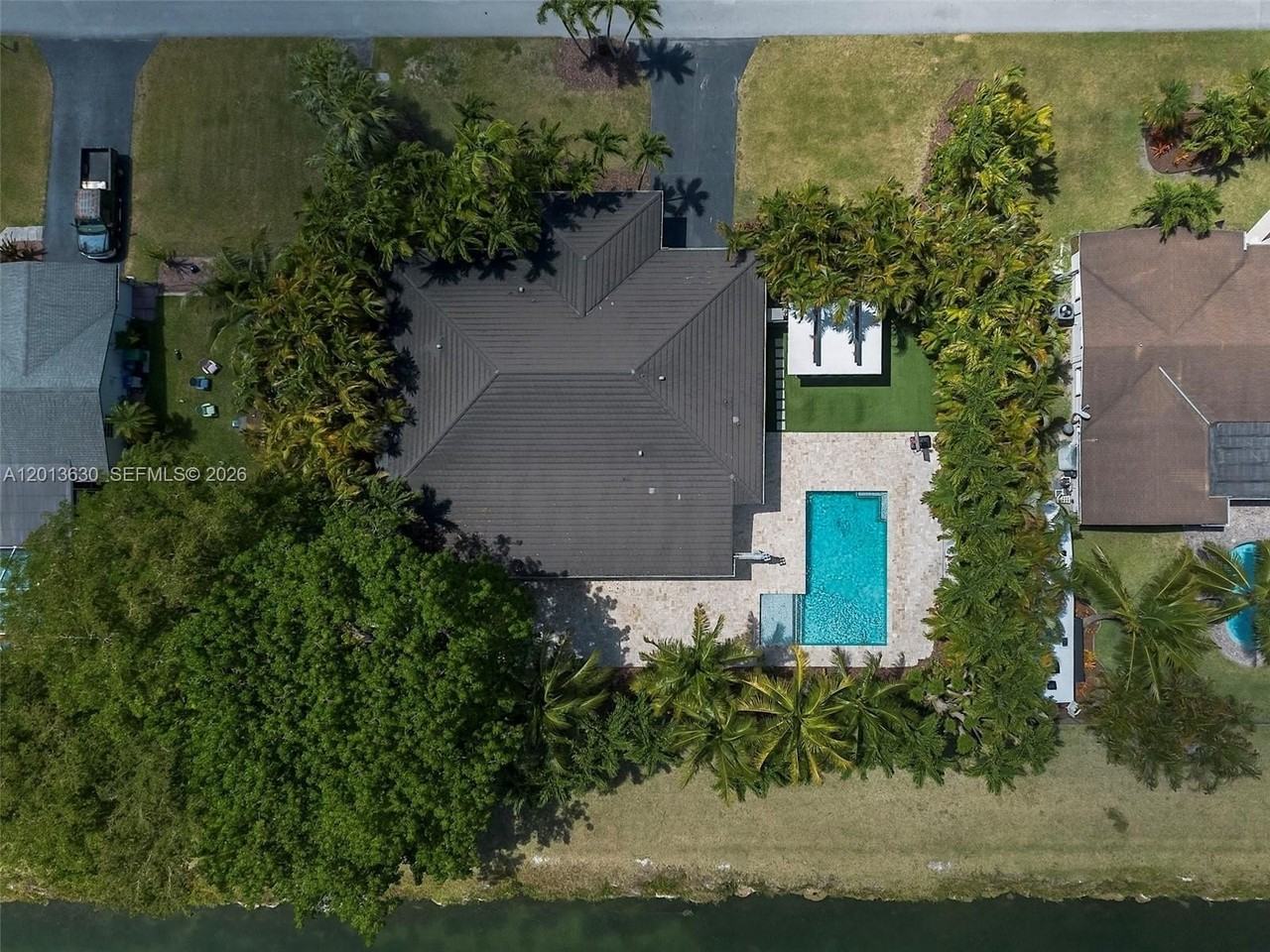 8745 Sw 182nd Ter - Photo 4 of 50