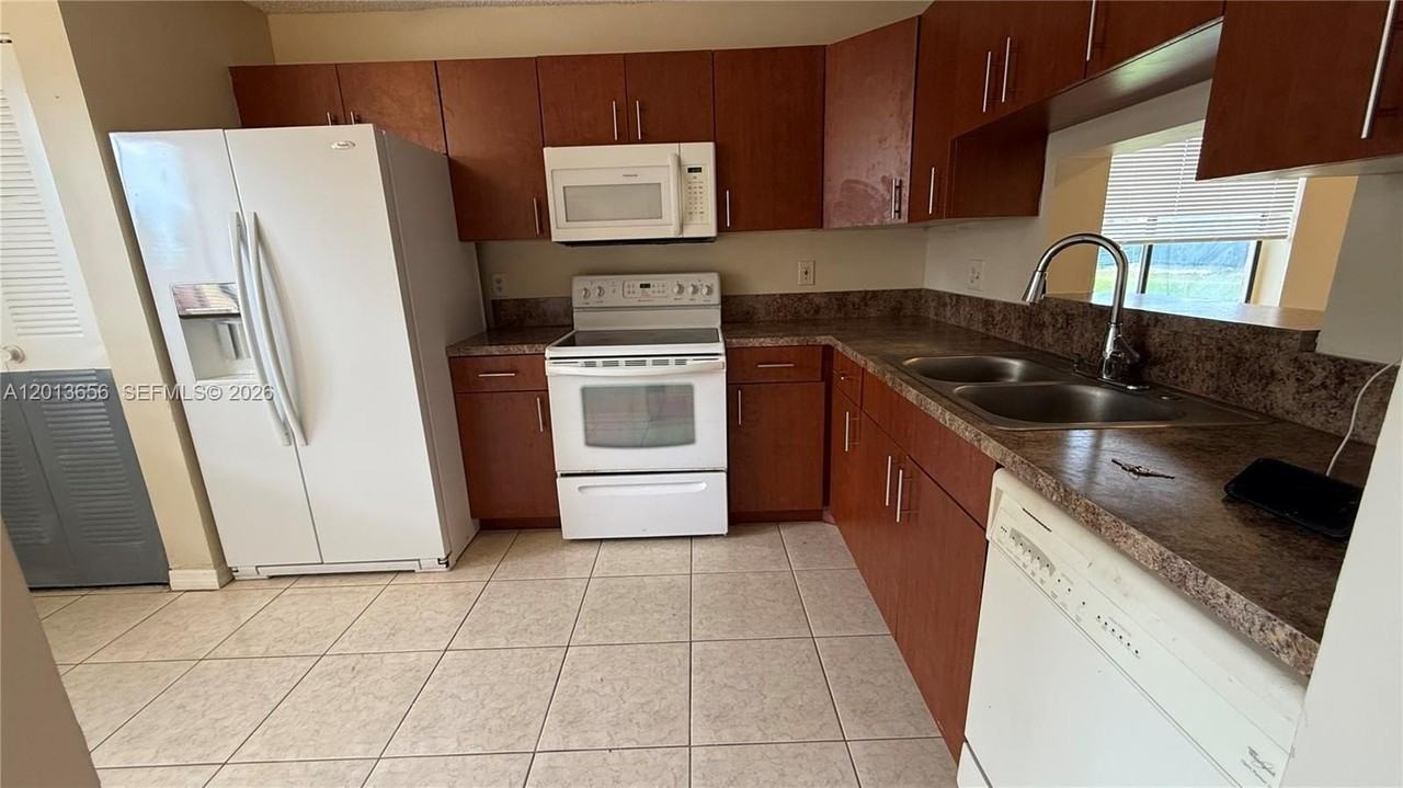 8011 Southgate Blvd #L1