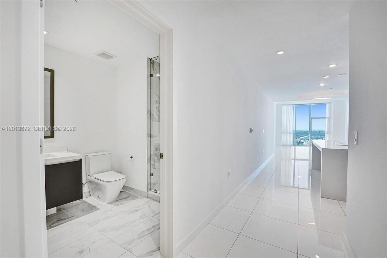 851 Ne 1st Ave #4001 - Photo 4 of 34