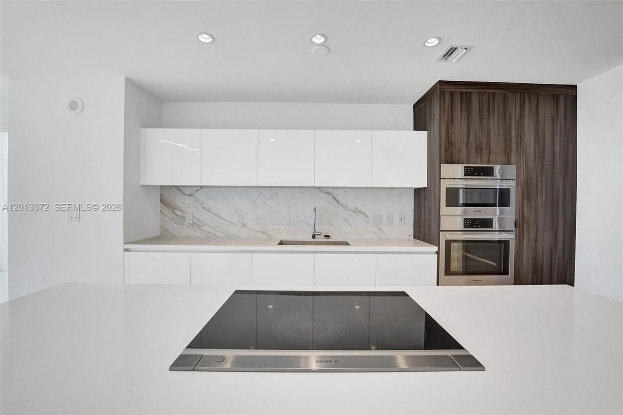 851 Ne 1st Ave #4001 - Photo 7 of 34