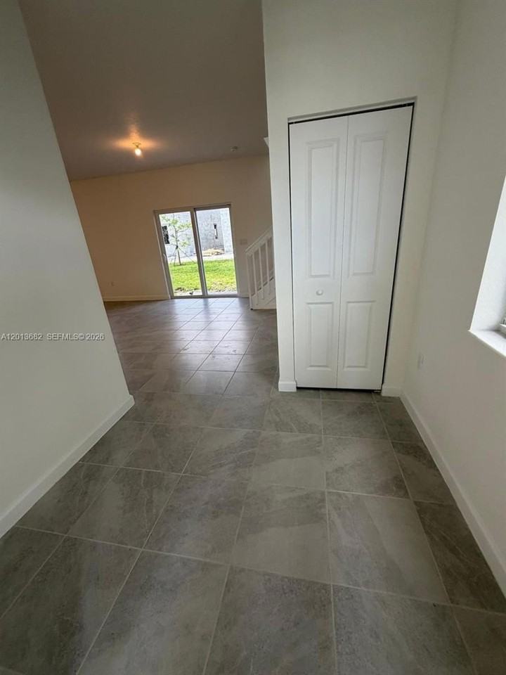 2740 Se 24th Ct #2740 - Photo 5 of 35