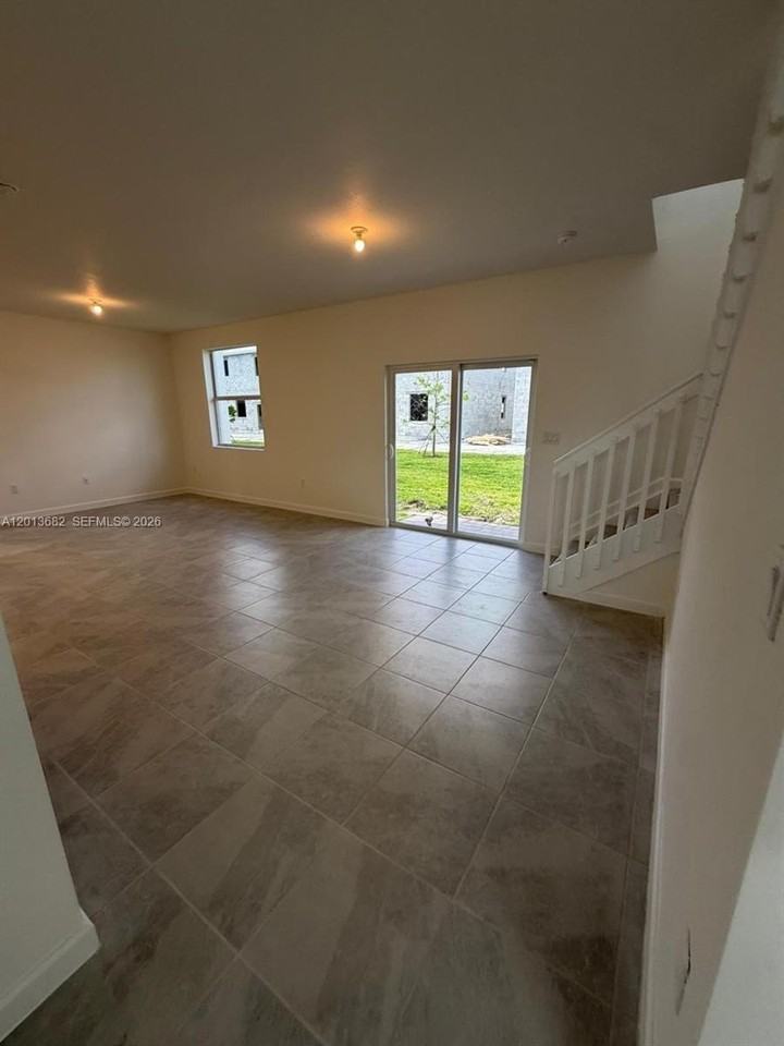 2740 Se 24th Ct #2740 - Photo 6 of 35