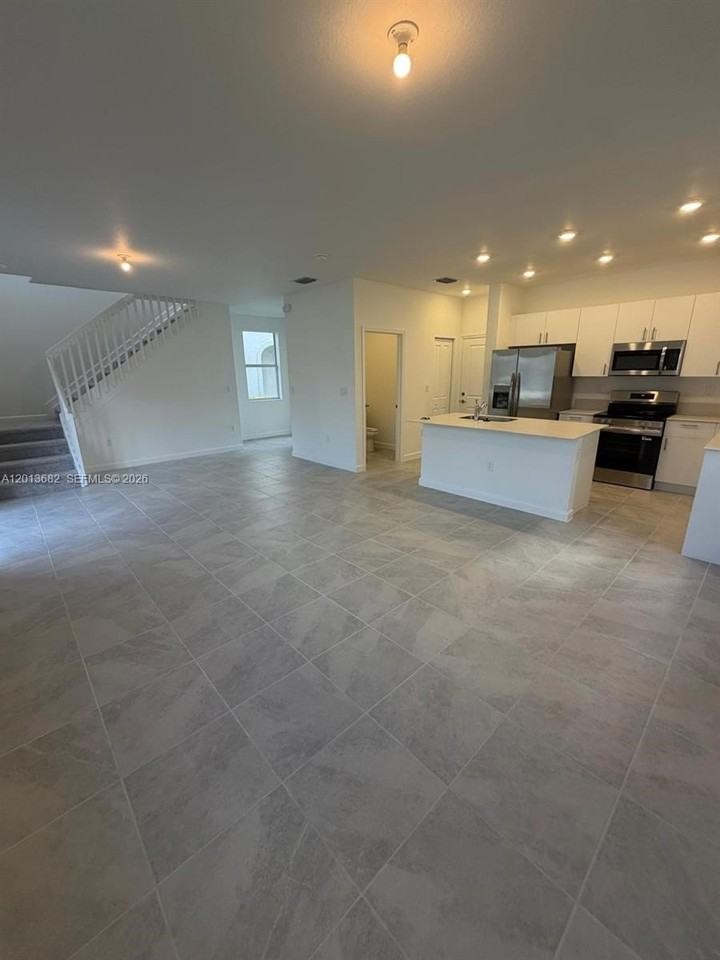 2740 Se 24th Ct #2740 - Photo 7 of 35