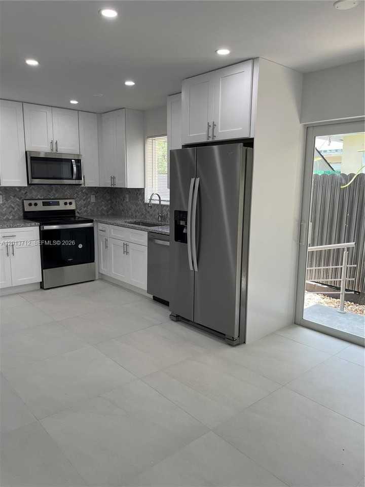 6820 Sw 13th Ter #6820 - Photo 5 of 26