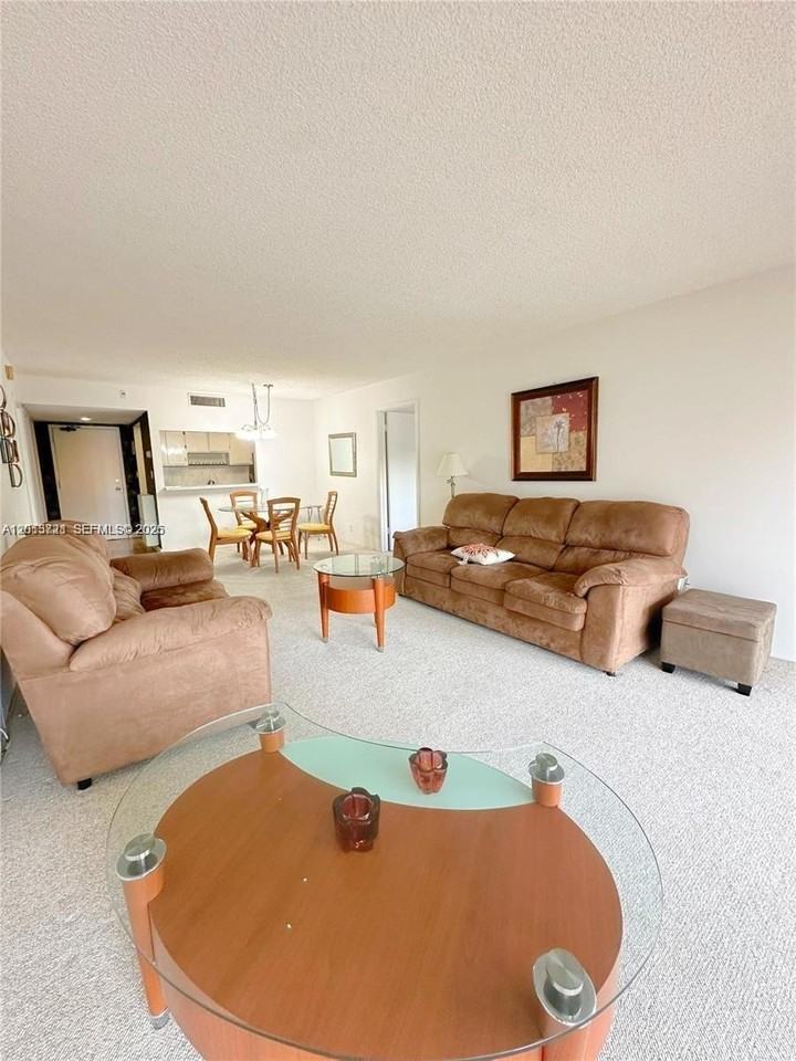 240 Lakeview Dr #212 - Photo 2 of 11